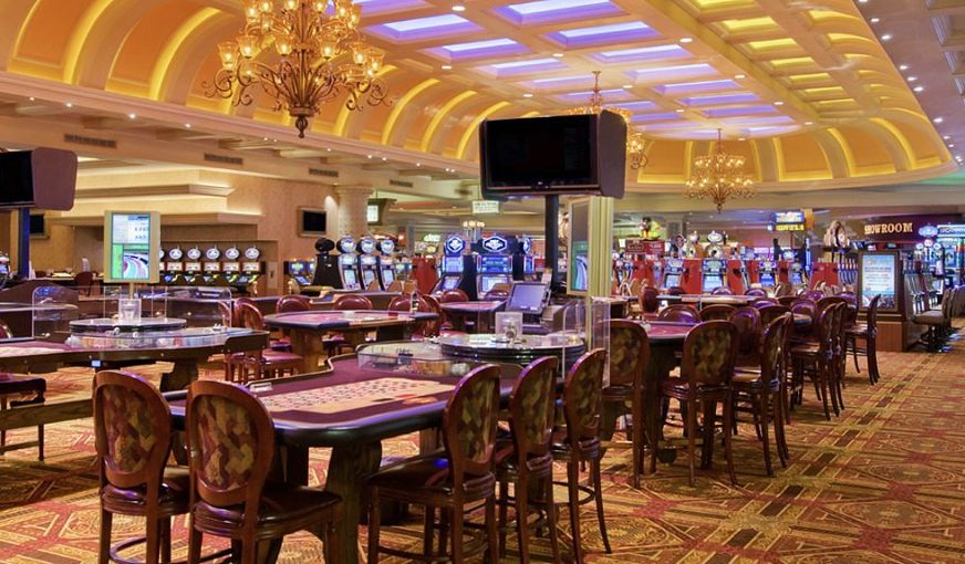 Suncoast Hotel and Casino, room with private jacuzzi, photo 7