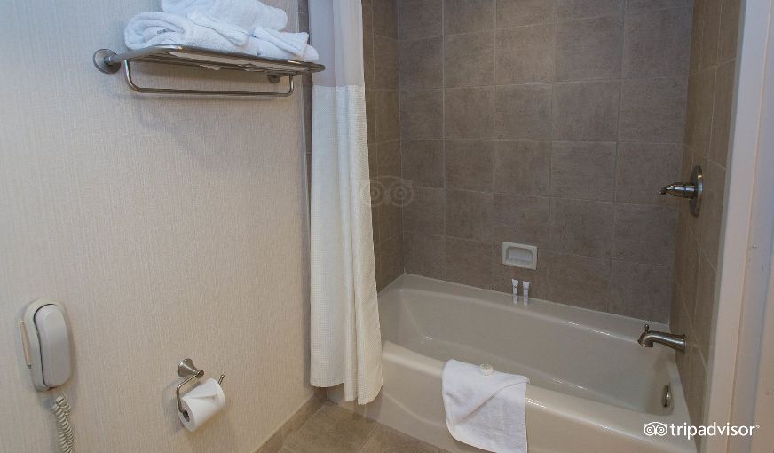 Suncoast Hotel and Casino, room with private jacuzzi, photo 4