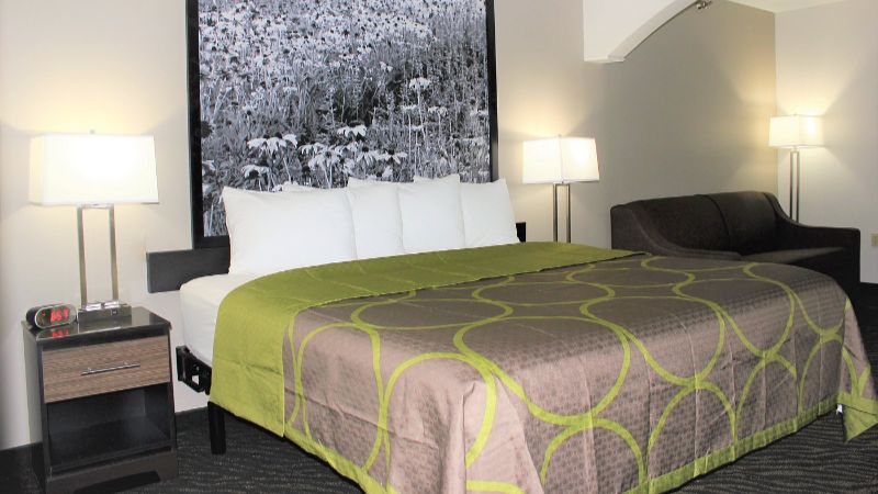 Super 8 by Wyndham High Point/Greensboro, room with private jacuzzi, photo 2