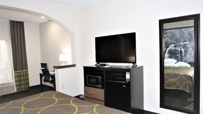 Super 8 by Wyndham High Point/Greensboro