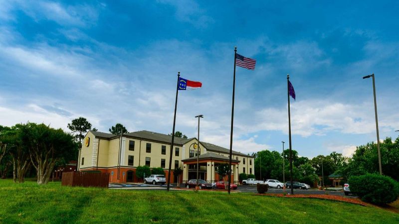 Super 8 by Wyndham High Point/Greensboro, room with private jacuzzi, photo 6