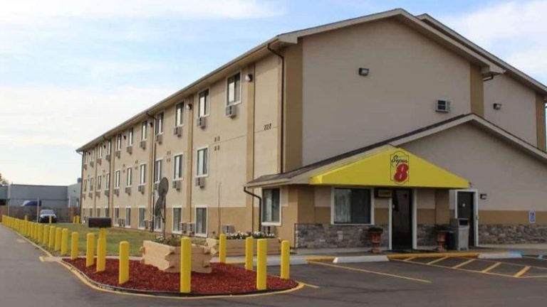 Super 8 by Wyndham Wyoming/Grand Rapids Area