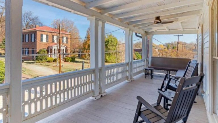 The Colonial Inn