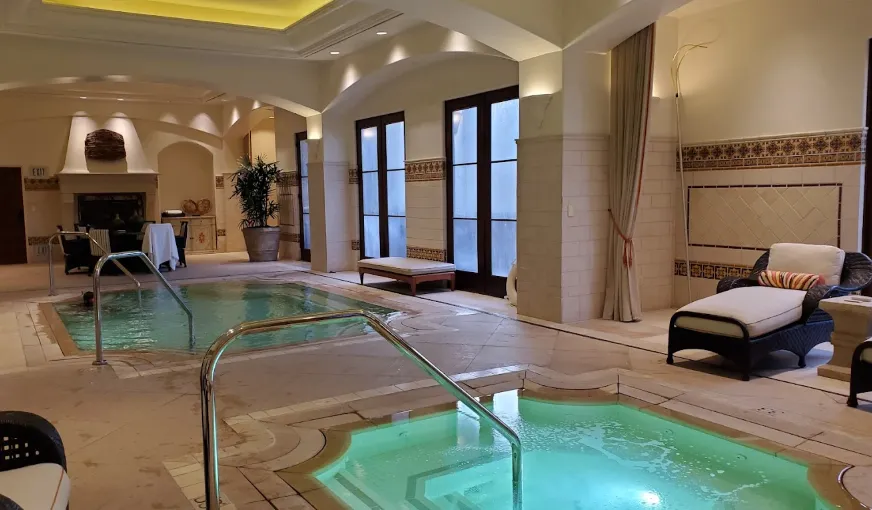 The Mansion at MGM Grand, room with private jacuzzi, photo 7