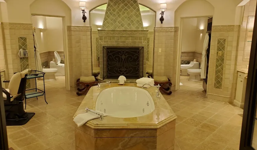 The Mansion at MGM Grand, room with private jacuzzi, photo 8
