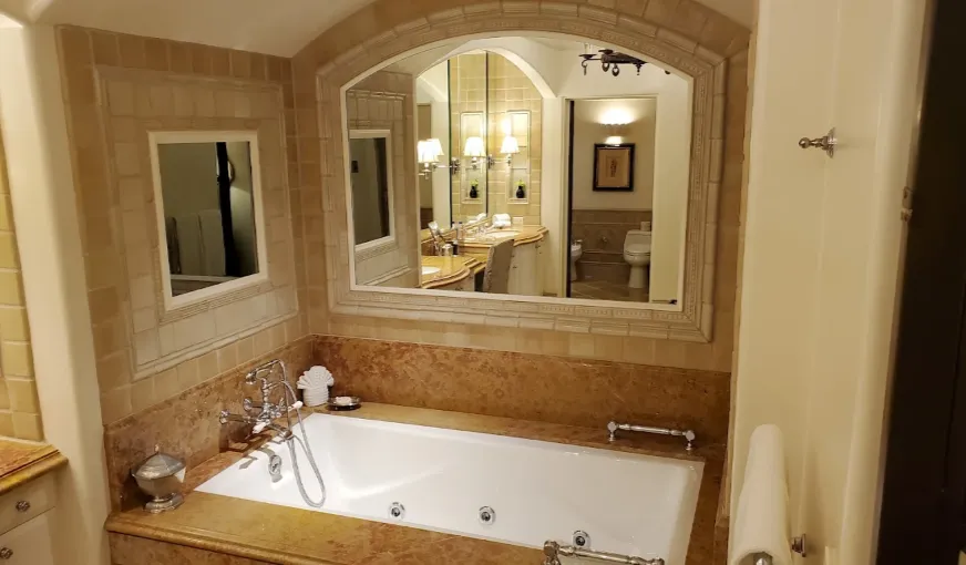 The Mansion at MGM Grand, room with private jacuzzi, photo 2