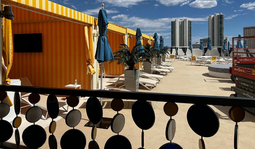 The STRAT Hotel, Casino & Tower, room with private jacuzzi, photo 7