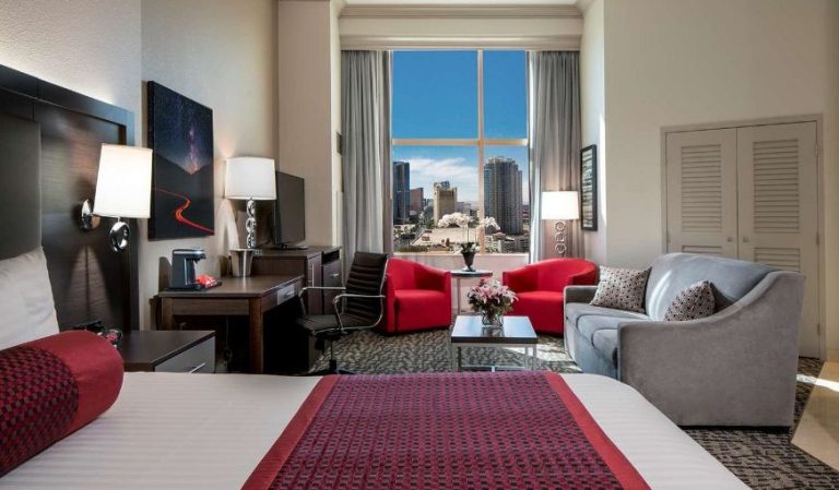 The STRAT Hotel, Casino & Tower