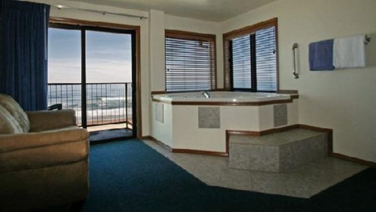 Sandcastle Beachfront Motel