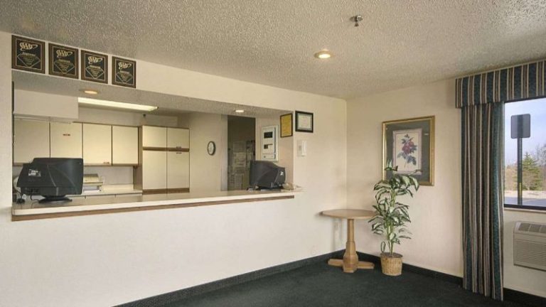 Travelodge by Wyndham Hudsonville