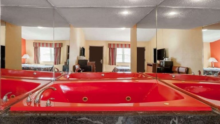 Travelodge by Wyndham Jersey City