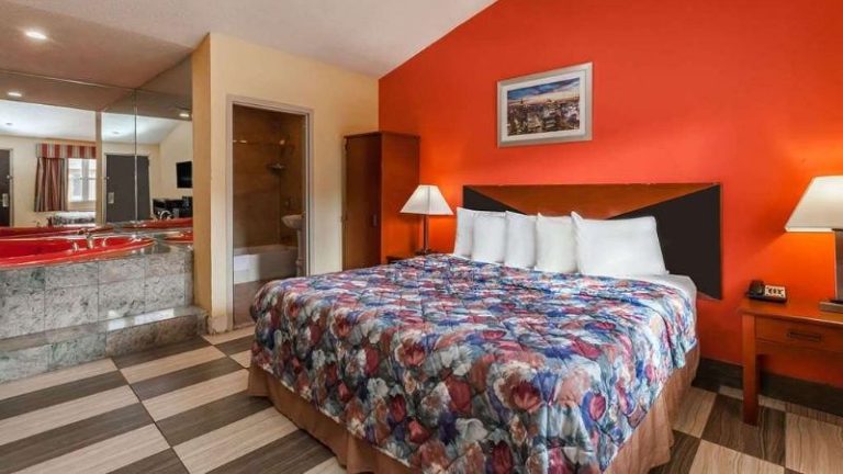 Travelodge by Wyndham Jersey City