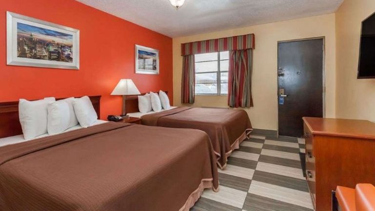 Travelodge by Wyndham Jersey City