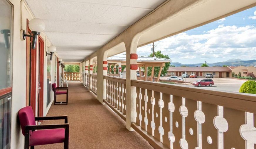 Travelodge by Wyndham Las Vegas, room with private jacuzzi, photo 6