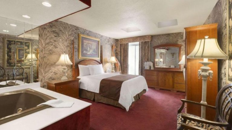 Travelodge by Wyndham Niagara Falls Fallsview