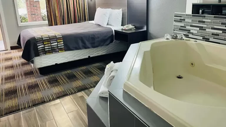 Travelodge by Wyndham Sellersburg