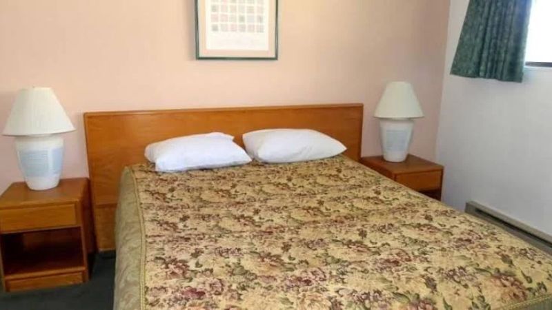 Weatherly Suites, room with private jacuzzi, photo 2