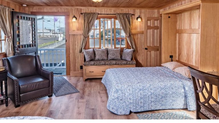 Whistling Winds Motel