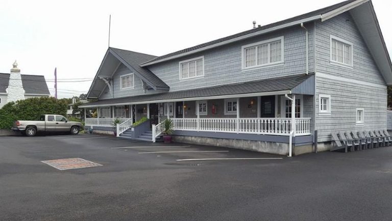 Whistling Winds Motel