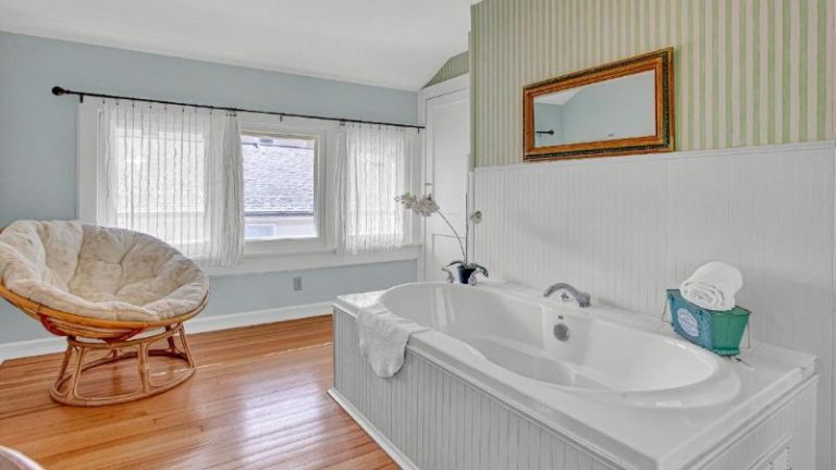 White Rose Inns & Motel