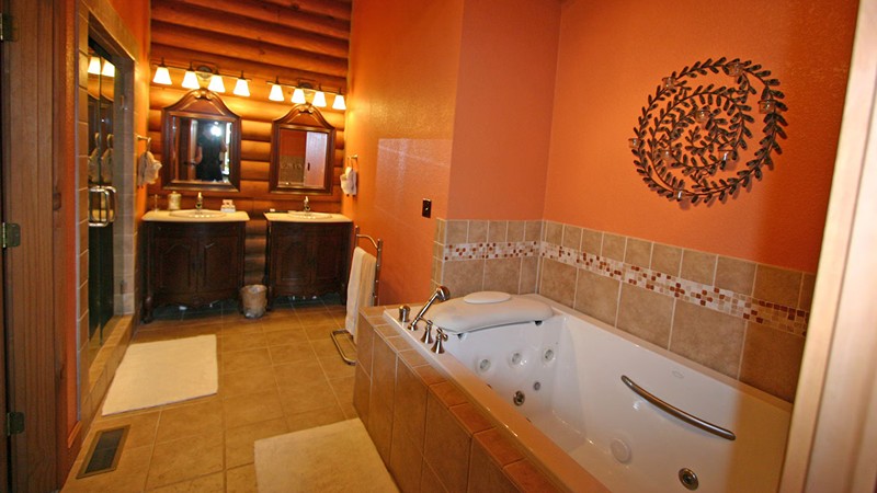 Wildberry Lodge, room with private jacuzzi, photo 2