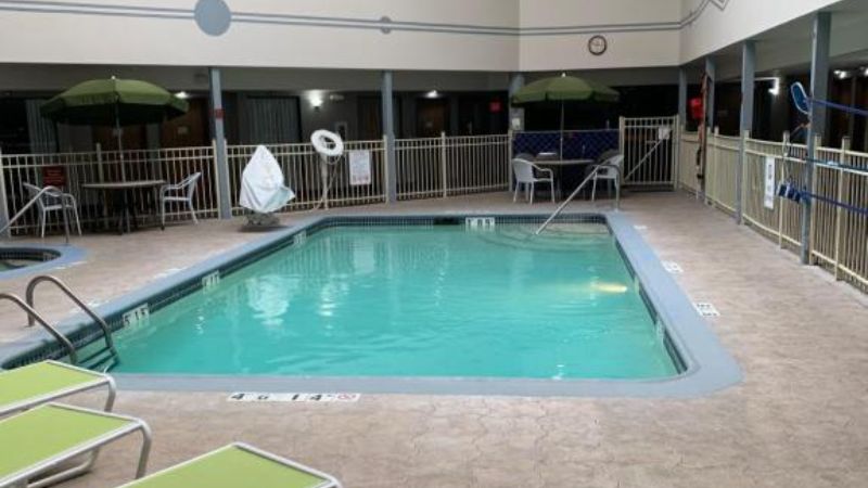Wingate by Wyndham Brighton, room with private jacuzzi, photo 6