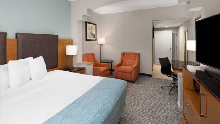 Wingate by Wyndham Greensboro Coliseum