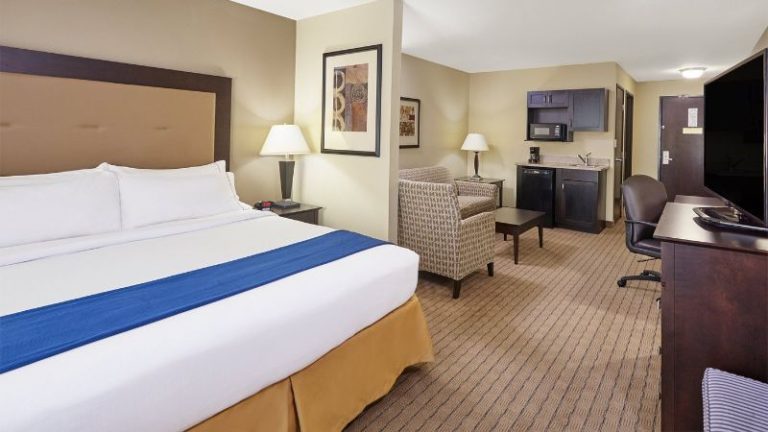 Holiday Inn Express & Suites Madison-Verona, an IHG Hotel