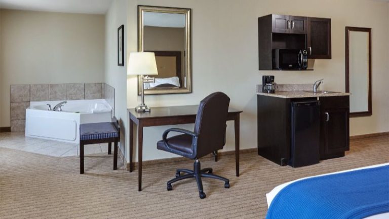 Holiday Inn Express & Suites Madison-Verona, an IHG Hotel
