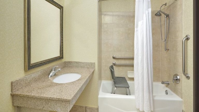 Holiday Inn Express & Suites Madison-Verona, an IHG Hotel