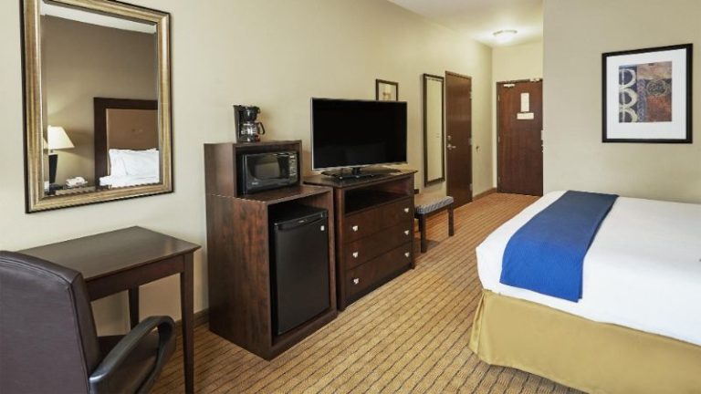 Holiday Inn Express & Suites Madison-Verona, an IHG Hotel