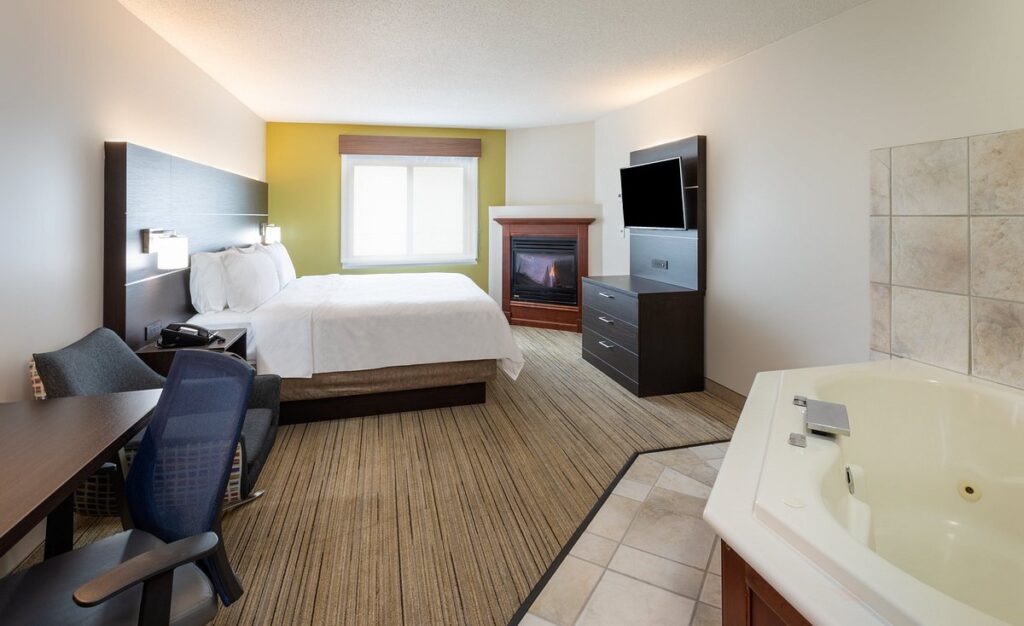 Holiday Inn Express & Suites Minneapolis-Dwtn (Conv Ctr), an IHG Hotel