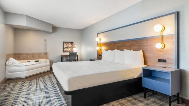 AmericInn by Wyndham Mounds View Minneapolis