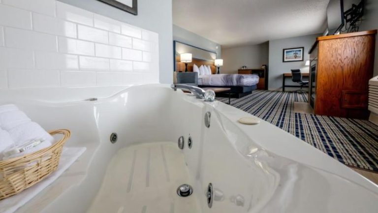 AmericInn by Wyndham Sturgeon Bay