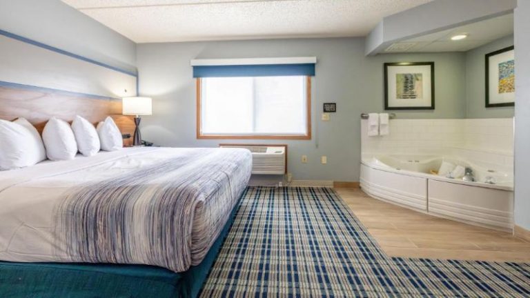 AmericInn by Wyndham Sturgeon Bay
