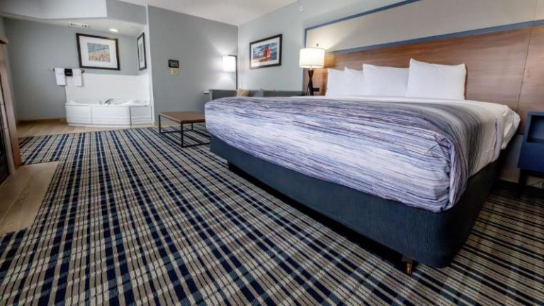 AmericInn by Wyndham Sturgeon Bay