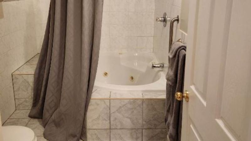Auberge Vue d’la Dune / Dune View Inn, room with private jacuzzi, photo 3