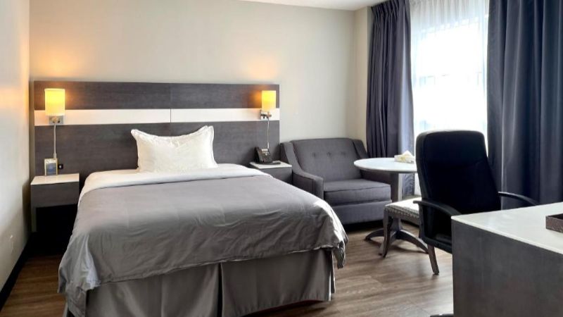 Auberge de la Gare, room with private jacuzzi, photo 3