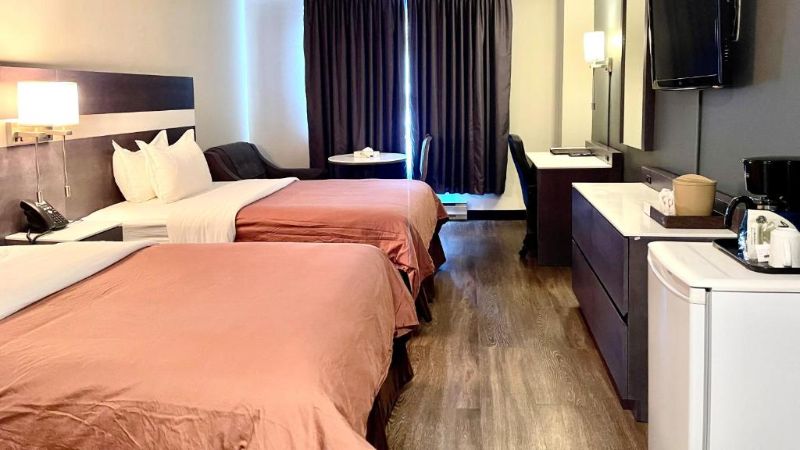 Auberge de la Gare, room with private jacuzzi, photo 4
