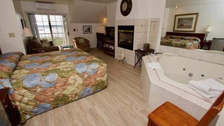 Baileys Harbor Yacht Club Resort