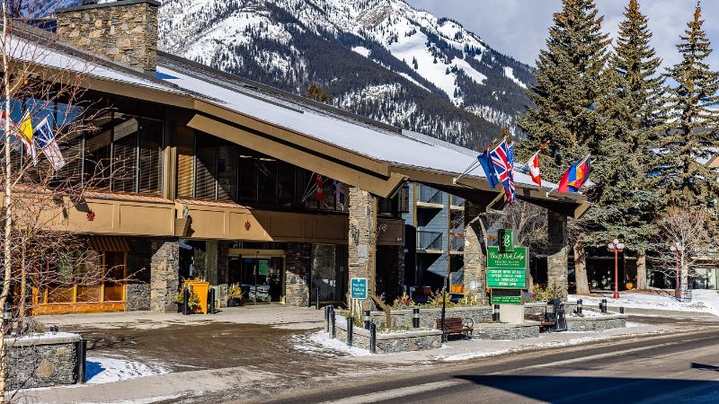 Banff Park Lodge Resort Hotel & Conference Centre, room with private jacuzzi, photo 6