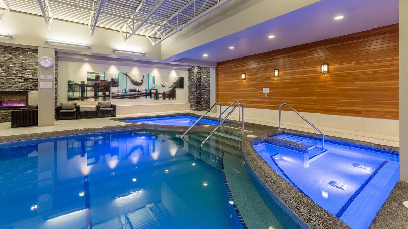 Banff Park Lodge Resort Hotel & Conference Centre, room with private jacuzzi, photo 7