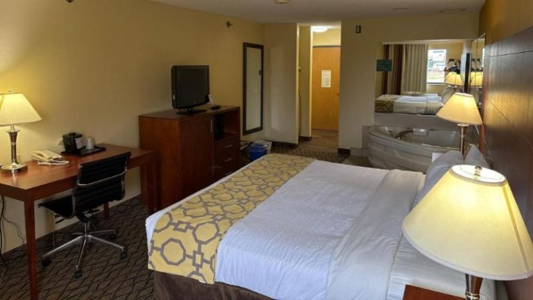Baymont by Wyndham Mishawaka South Bend Area