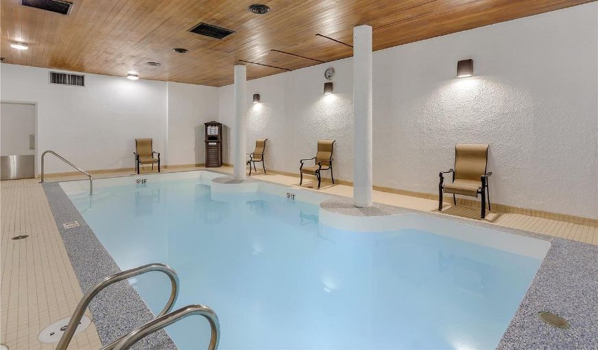 Best Western Cedar Park Inn, room with private jacuzzi, photo 6