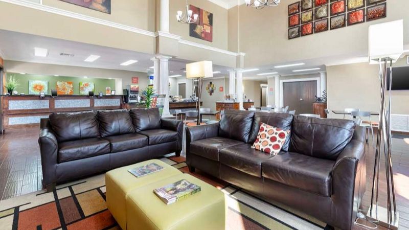 Best Western Inn & Suites, room with private jacuzzi, photo 5