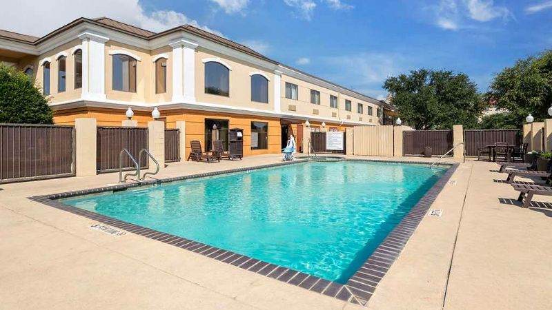 Best Western Inn & Suites, room with private jacuzzi, photo 7