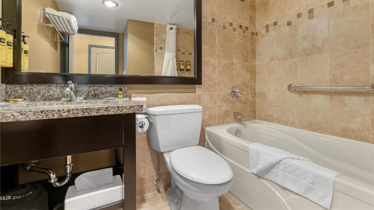 Best Western Plus Baker Street Inn