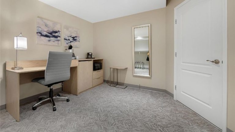 Best Western Plus Baker Street Inn