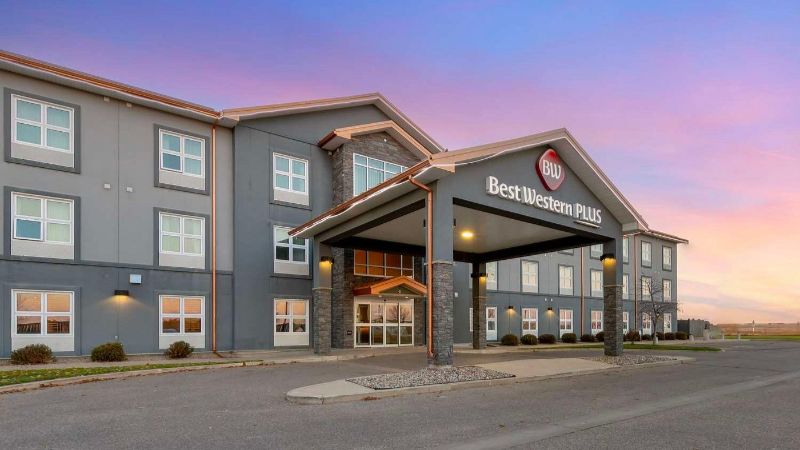 Best Western Plus Brandon Inn, room with private jacuzzi, photo 8