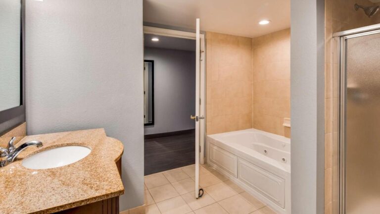 Best Illinois hotels with Jacuzzi in room ️ 2026